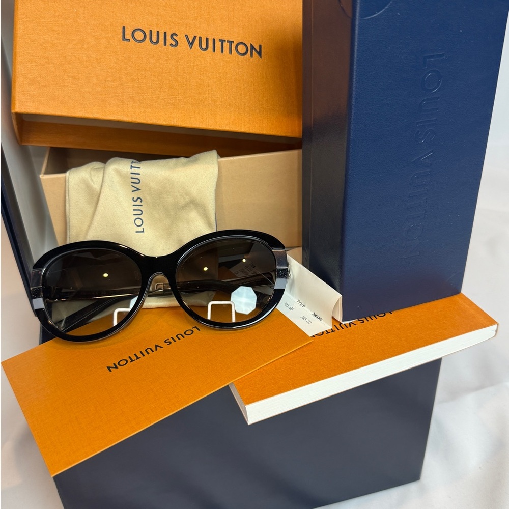 Louis Vuitton Black Oversized Sunglasses with Rounded Shape